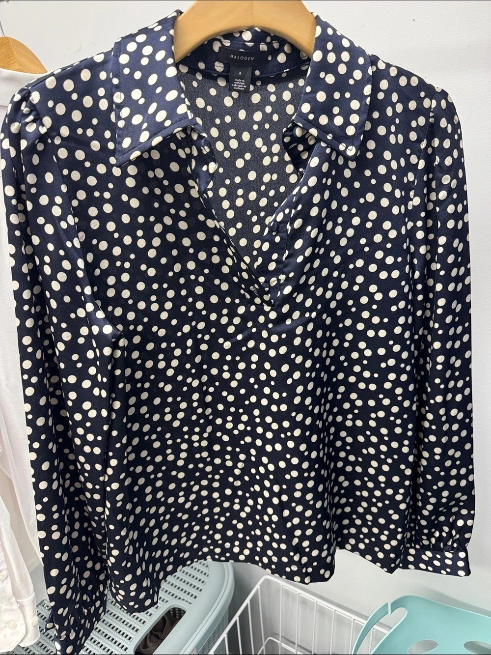 NORDSTROM size small Polka Dot Button Down Shirt in Blue & White Like New